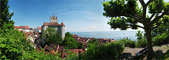 Panoramaaussicht auf die Altstadt und die "Alte Burg" - Meersburg